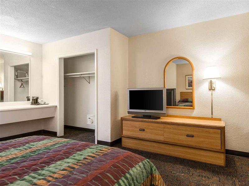 Rodeway Inn & Suites Colorado Springs Kültér fotó
