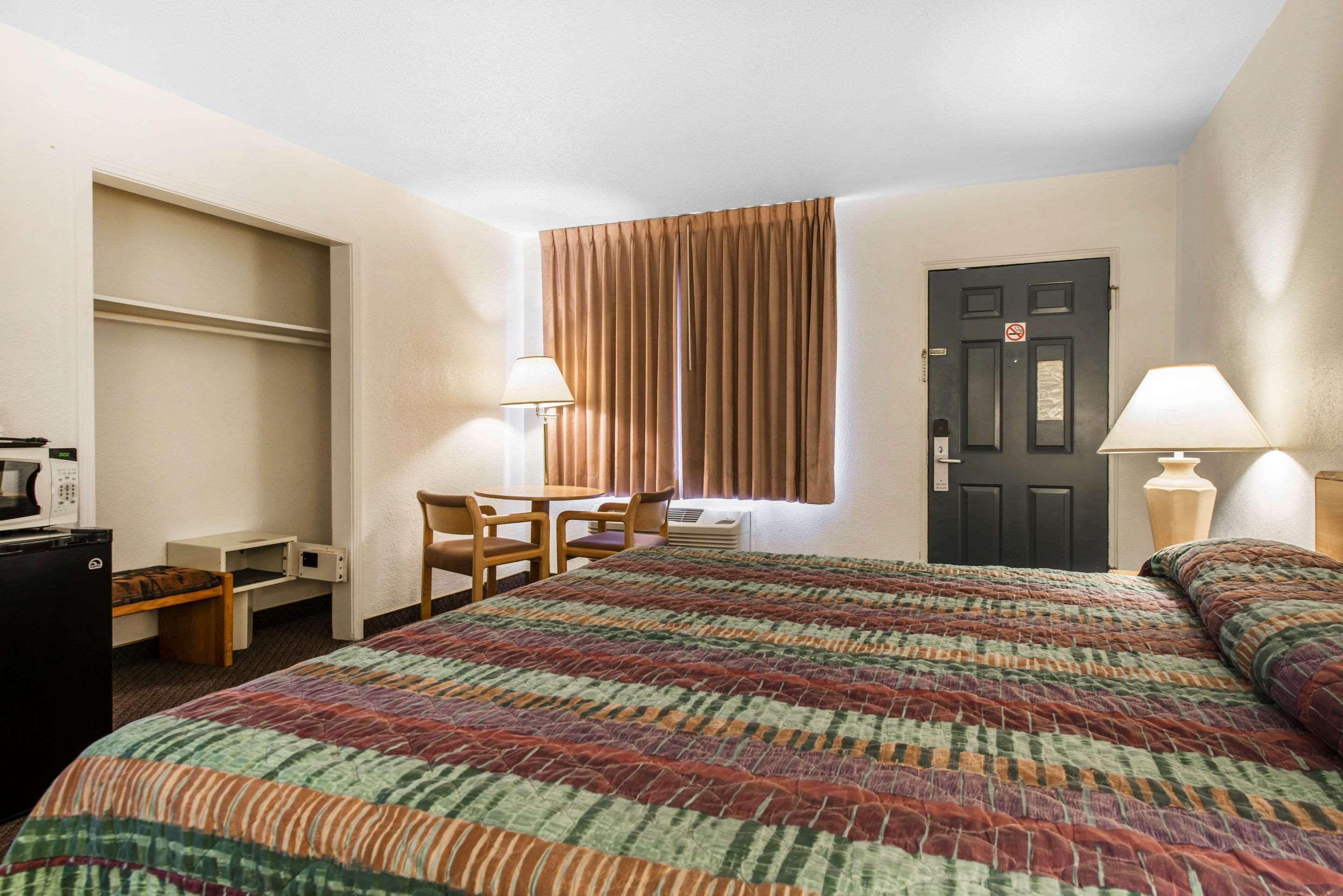 Rodeway Inn & Suites Colorado Springs Kültér fotó
