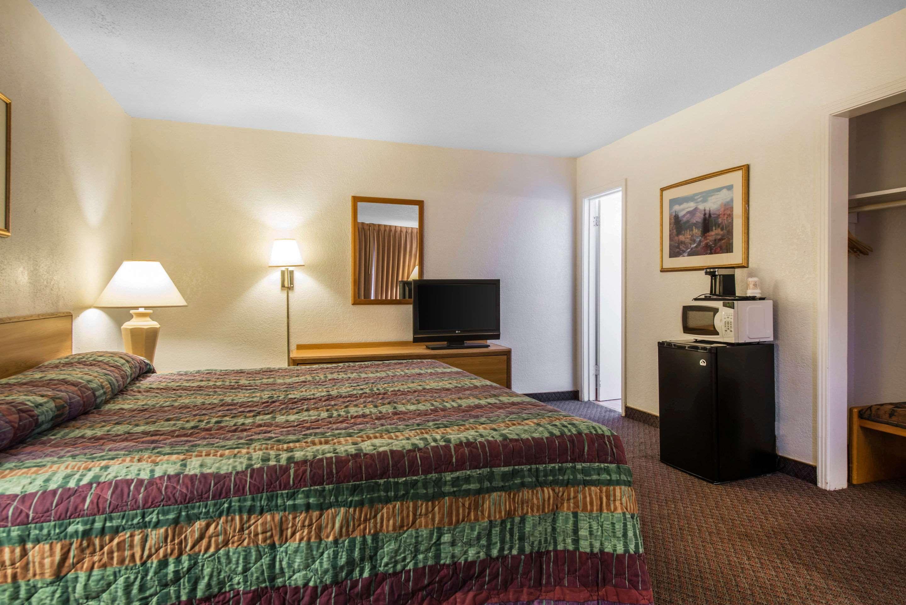 Rodeway Inn & Suites Colorado Springs Kültér fotó